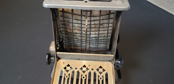 Early 1900's Hotpoint Electric Vintage Toaster - Image 4